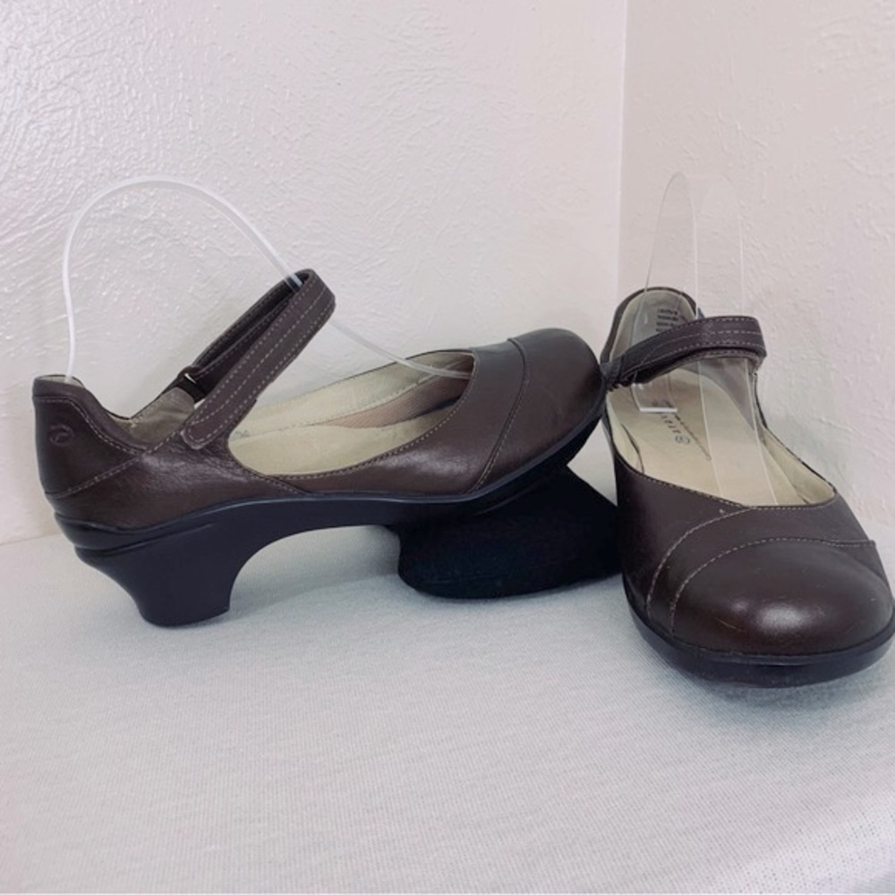 Aravon New Balance heeled 8D - Picture 2 of 12